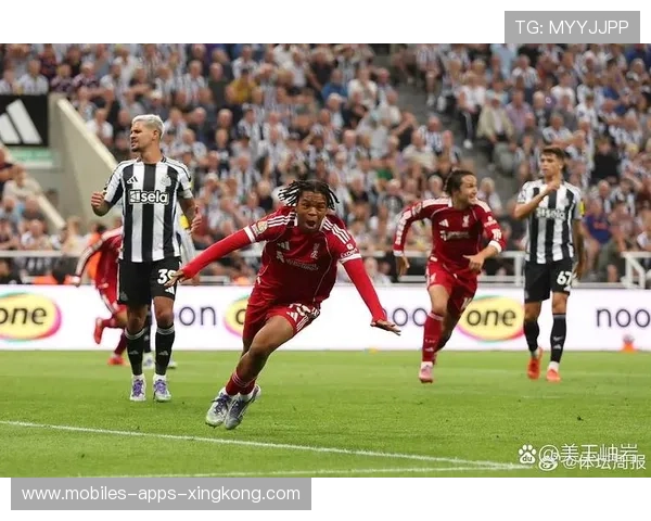 利物浦凭借细腻渗透逐渐接管比赛 利物浦凭借细腻渗透逐渐接管比赛