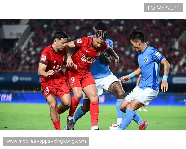 少打一人反超比分！主帅激动冲进场狂奔