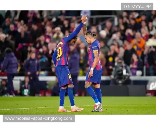 巴萨边路连线重新发光，拉菲尼亚与亚马尔训练场默契拉满