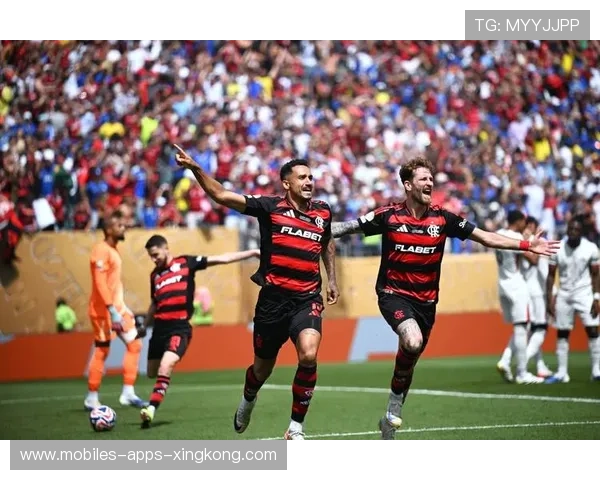 弗拉门戈边后位压上参与进攻 弗拉门戈边后位压上参与进攻