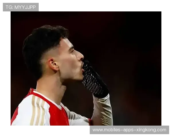 阿森纳找准肋部空当突击，马丁内利劲射被挡